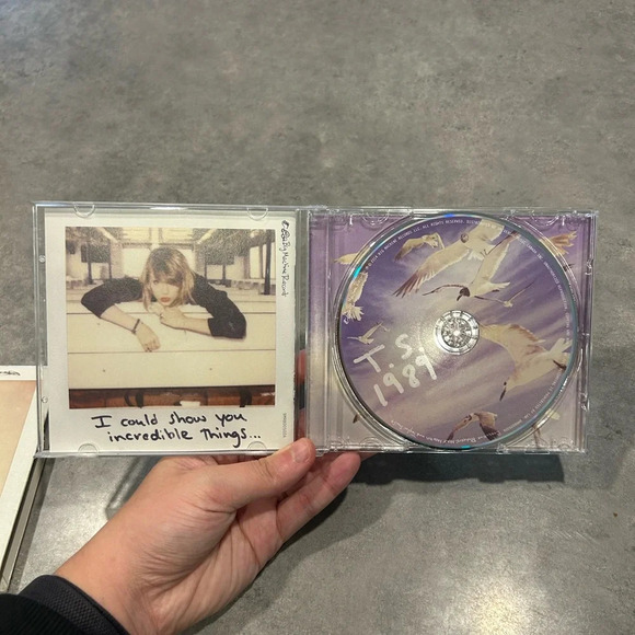 Taylor Swift  1989 CD - Picture 3 of 4